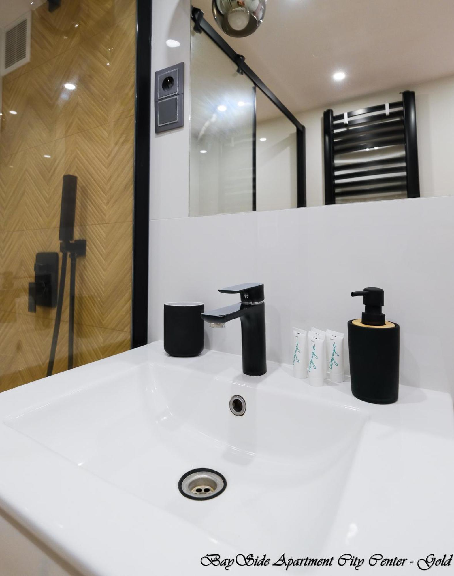 Bayside Apartments City Center กดัญสก์ ภายนอก รูปภาพ